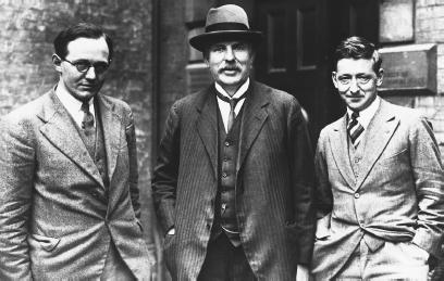 ONE OF THE MOST STRIKING USES OF LITHIUM OCCURRED IN 1932, WITH THE DEVELOPMENT OF THE FIRST PARTICLE ACCELERATOR. SHOWN HERE ARE ITS INVENTORS, ERNEST WALTON (LEFT), ERNEST RUTHERFORD (CENTER), AND JOHN COCKCROFT. (Hulton-Deutsch Collection/Corbis. Reproduced by permission.)