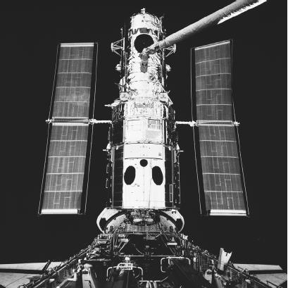 THE HUBBLE SPACE TELESCOPE INCLUDES AN ULTRAVIOLET LIGHT INSTRUMENT CALLED THE GODDARD HIGH RESOLUTION SPECTROGRAPH THAT IT IS CAPABLE OF OBSERVING EXTREMELY DISTANT OBJECTS. (Photograph by Roger Ressmeyer/Corbis. Reproduced by permission.)