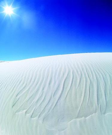 White Sands National Monument, in the northern end of the Chihuahuan Desert, New Mexico. Here, wavelike dunes of gypsum sand have engulfed 275 square miles of the desert, creating the largest gypsum dune field in the world. PHOTOGRAPH REPRODUCED BY PERMISSION OF THE CORBIS CORPORATION.