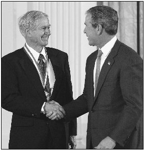 Charles D. Keeling (left) receives the National Medal of Science from President George W. Bush in 2002. Keeling began measuring atmospheric carbon dioxide in 1958.