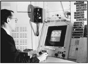 MITs Ivan Sutherland demonstrates his Sketchpad computerized drawing program in 1963. He predicted the advent of virtual reality. Source: Reprinted with permission of MIT Lincoln Laboratory, Lexington, Massachusetts.